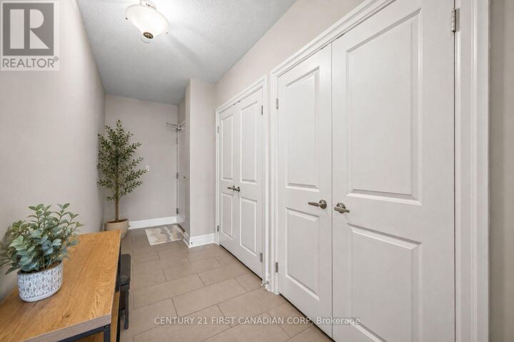 Property Photo:  240 Village Walk Boulevard 605  ON N6G 0P6 