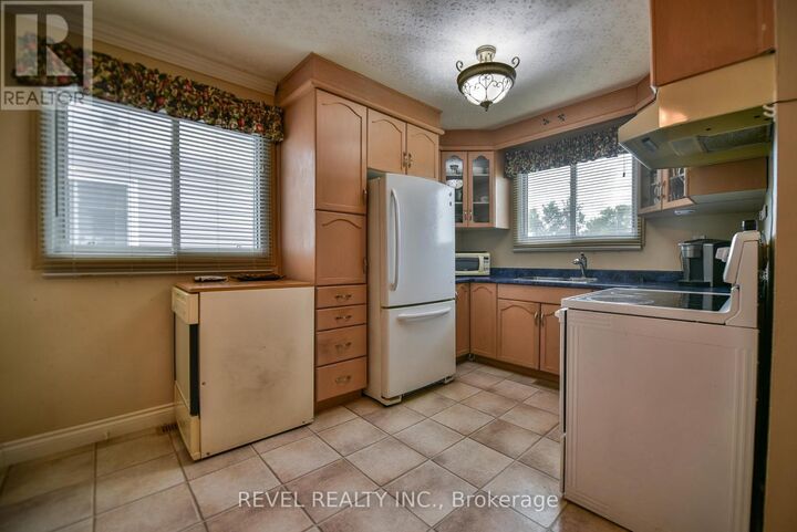 Property Photo:  480 Martin Avenue  ON P4P 1A4 