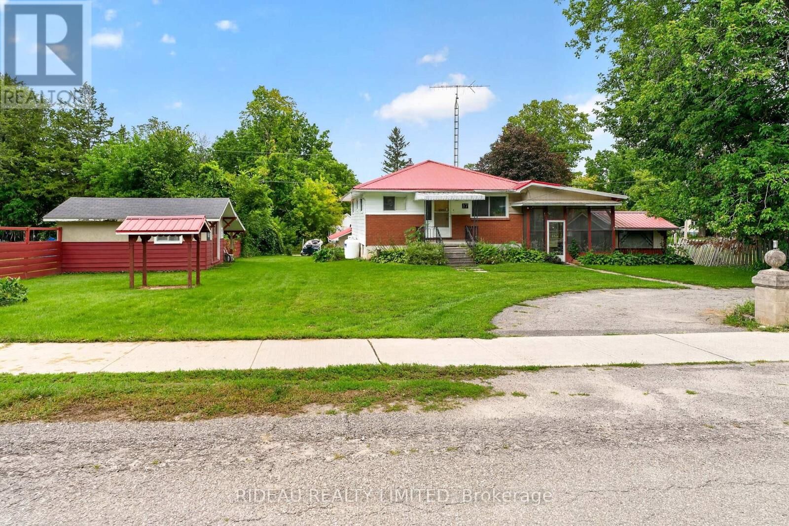 Property Photo:  17 Colborne Street  ON K0G 1V0 