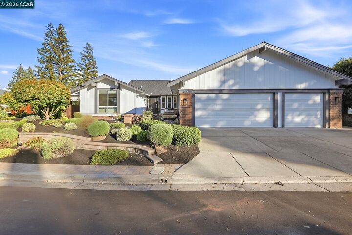 Property Photo: 430 Woodbine Ln CA 94526