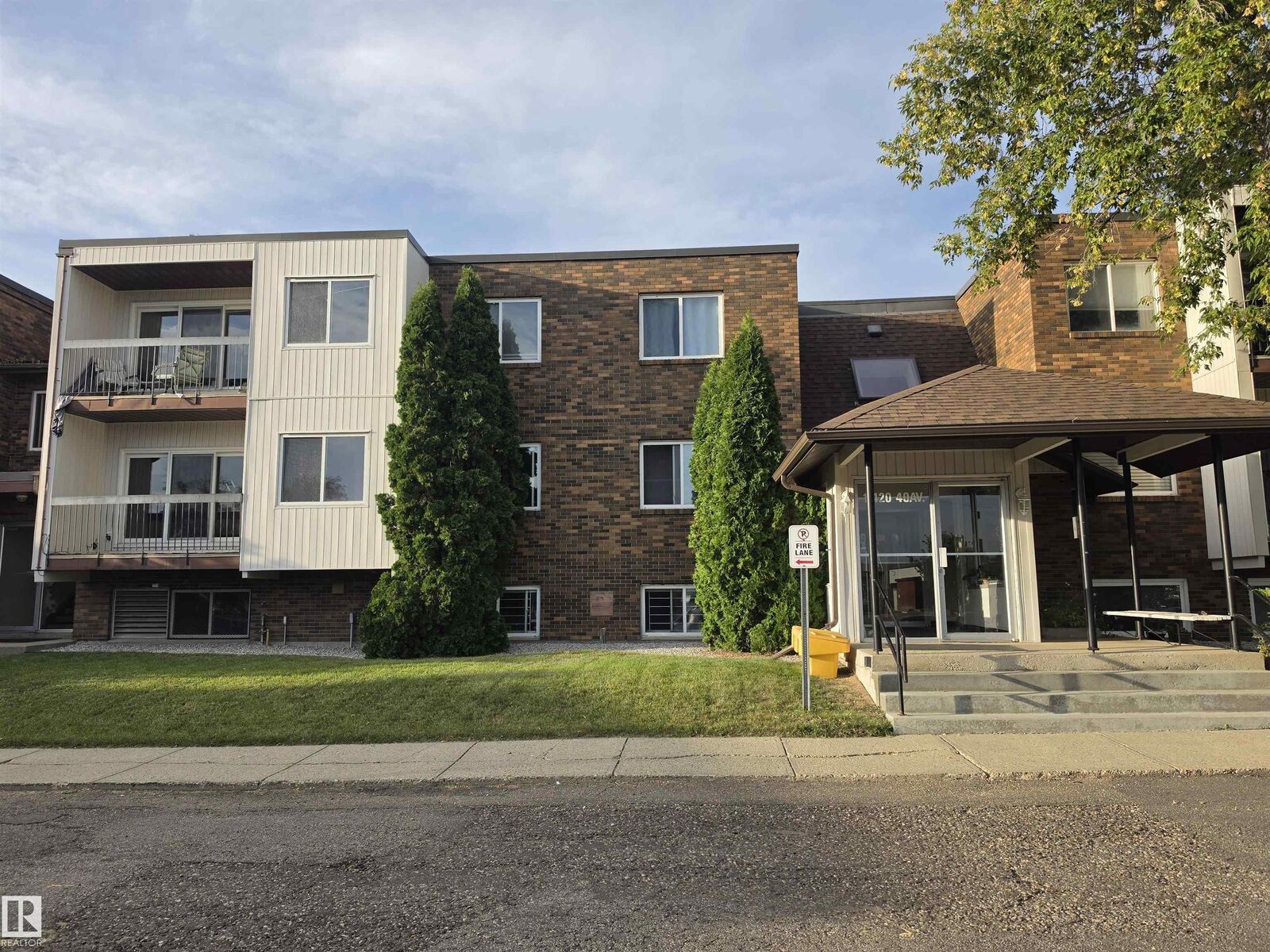 Property Photo:  11420 40 Avenue NW 306  AB T6J 0R5 