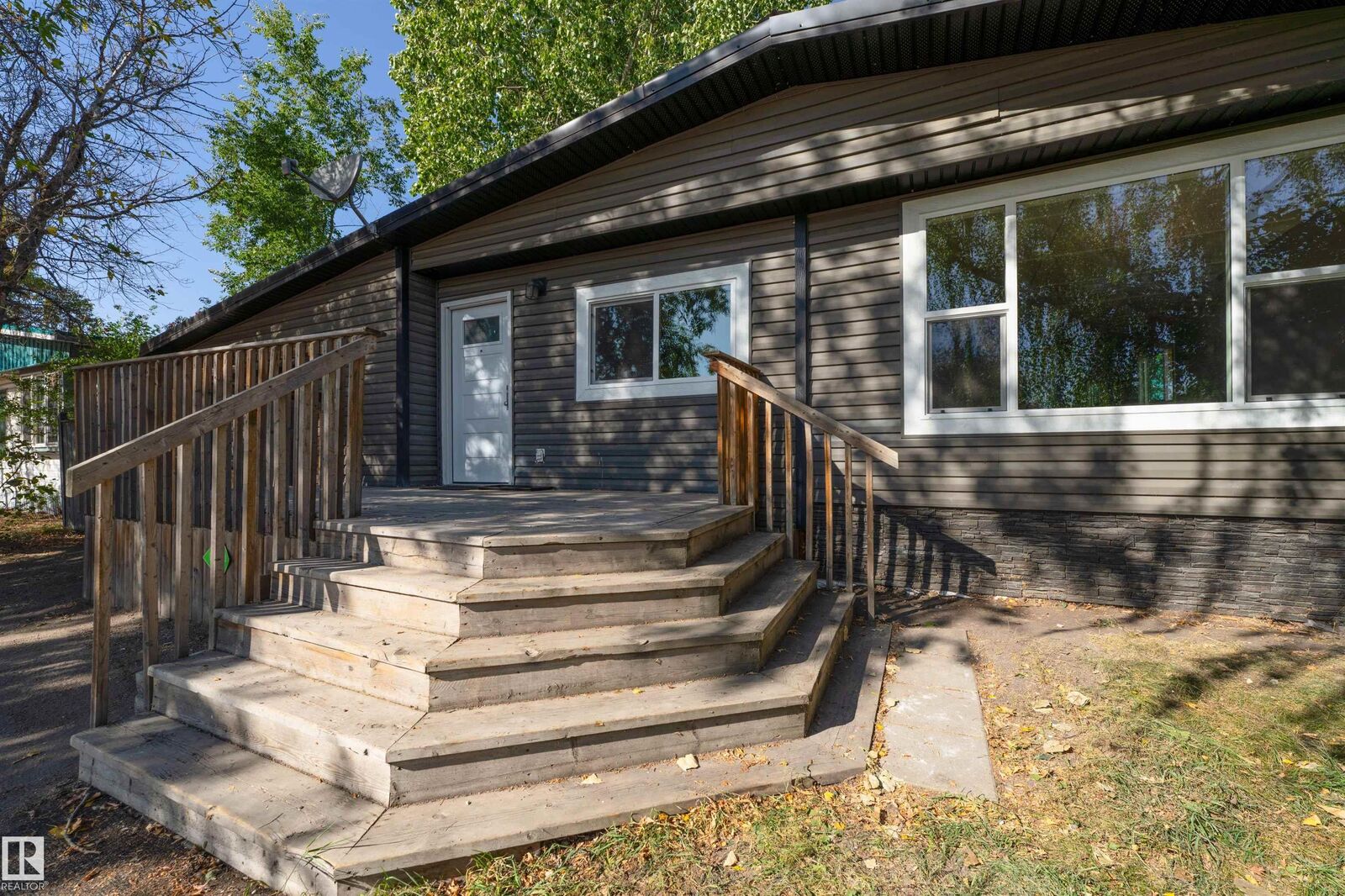 Property Photo:  5302 54 Avenue  AB T0A 3A1 
