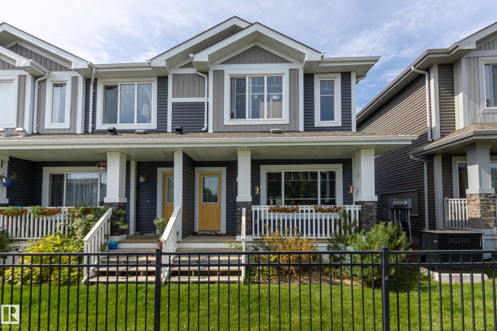 Property Photo: 6004 Rosenthal Way NW 5 AB T5T 7L1