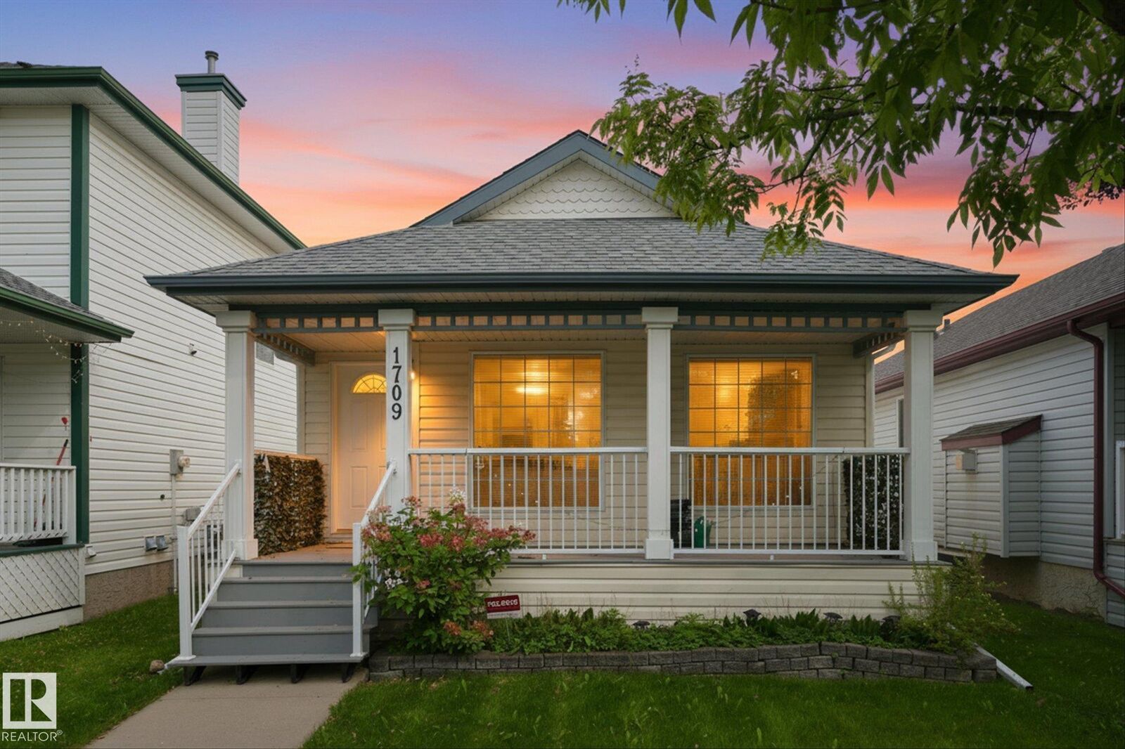 Property Photo: 1709 Turvey Bend Bend NW AB T6R 2W7