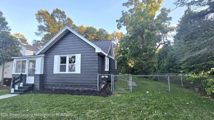 Property Photo: 2805 W Washtenaw Street MI 48917