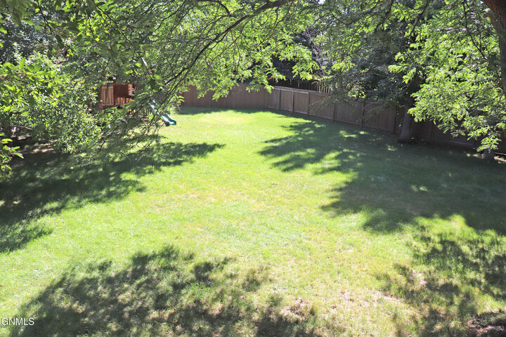 Property Photo:  2917 Stetson Drive  ND 58503 