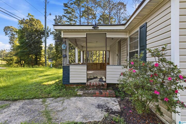 Property Photo: 676 Bishop Ridge AL 35184
