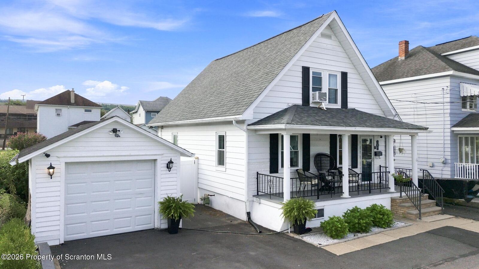 Property Photo:  109 Center Street  PA 18434 