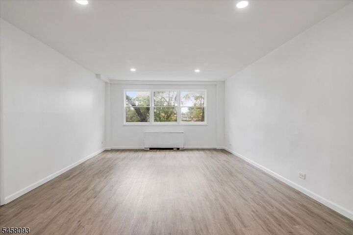 Property Photo:  39 E 39th St 2J  NJ 07514 