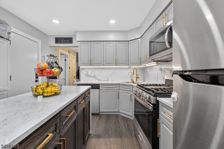 Property Photo:  68 Sassafras Court  NJ 08902 
