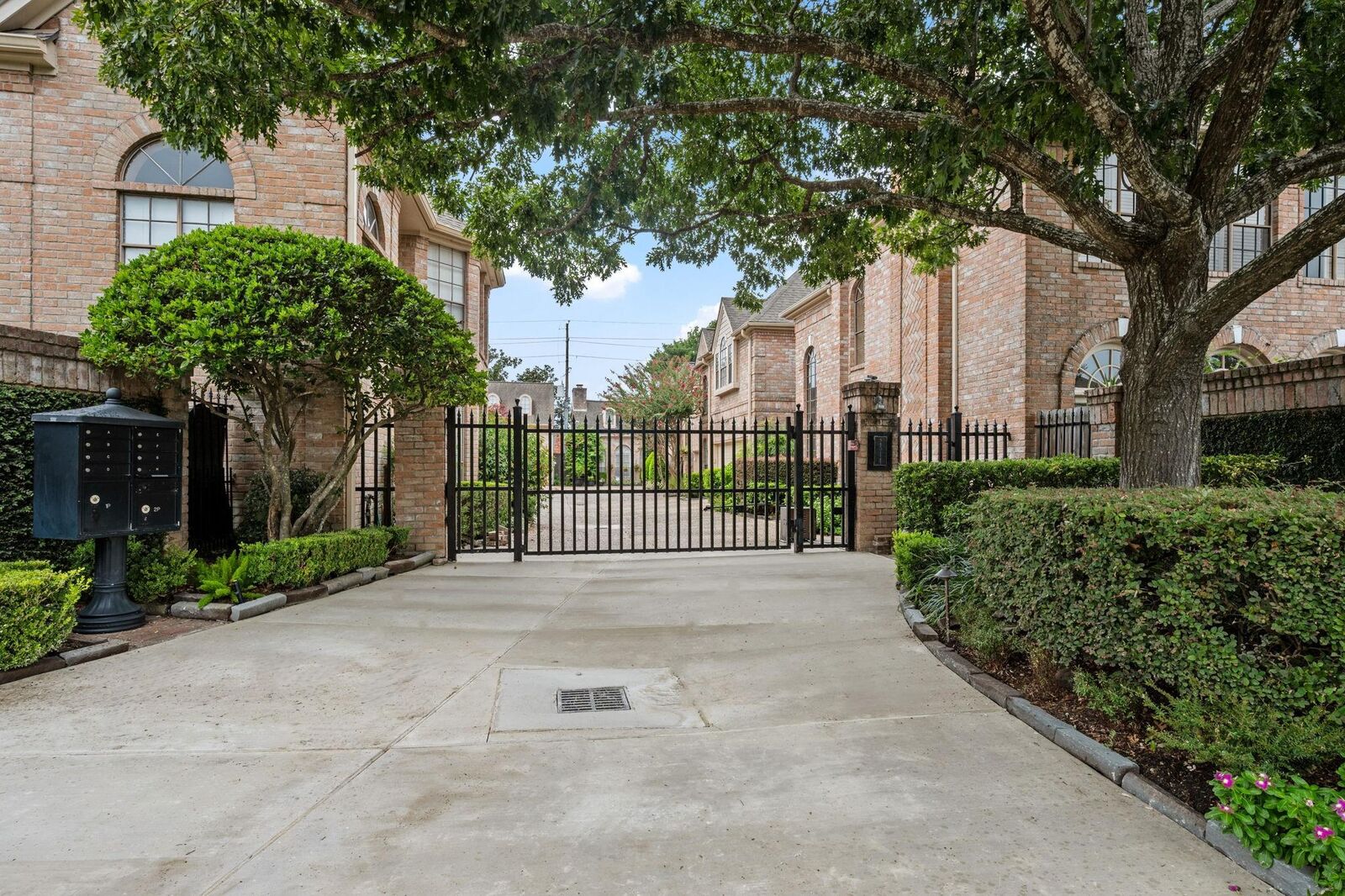 Property Photo: 2514 Potomac Drive B TX 77057