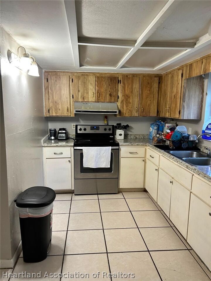 Property Photo:  113 Draycott Avenue  FL 33852 