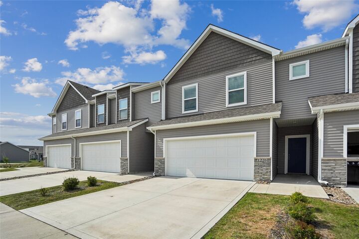 Property Photo: 1226 NW 33rd Lane IA 50023