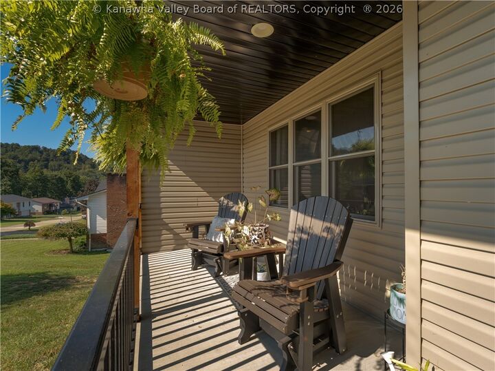 Property Photo:  5303 Edgebrook Drive  WV 25313 