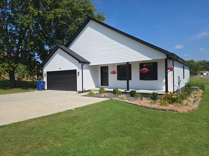 Property Photo:  100 Oak Leaf Lane  KY 42503 