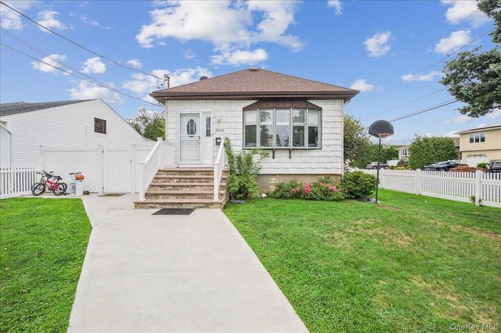 Property Photo:  2696 W Alder Road  NY 11710 