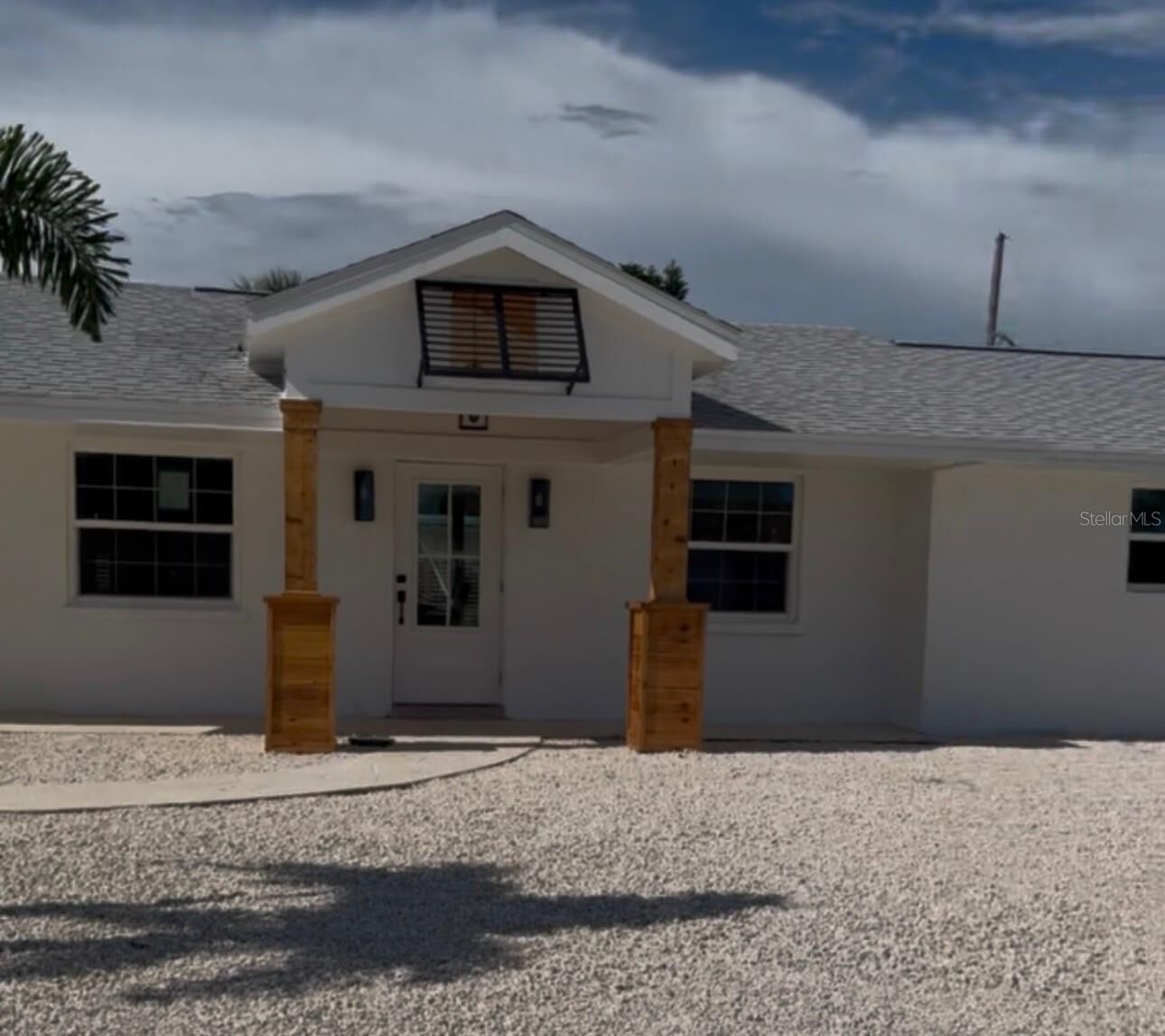 Property Photo:  609 Foxworth Lane  FL 34217 