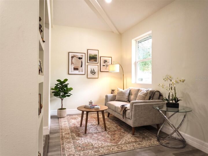 Property Photo: 919 W Hiawatha Street FL 33604