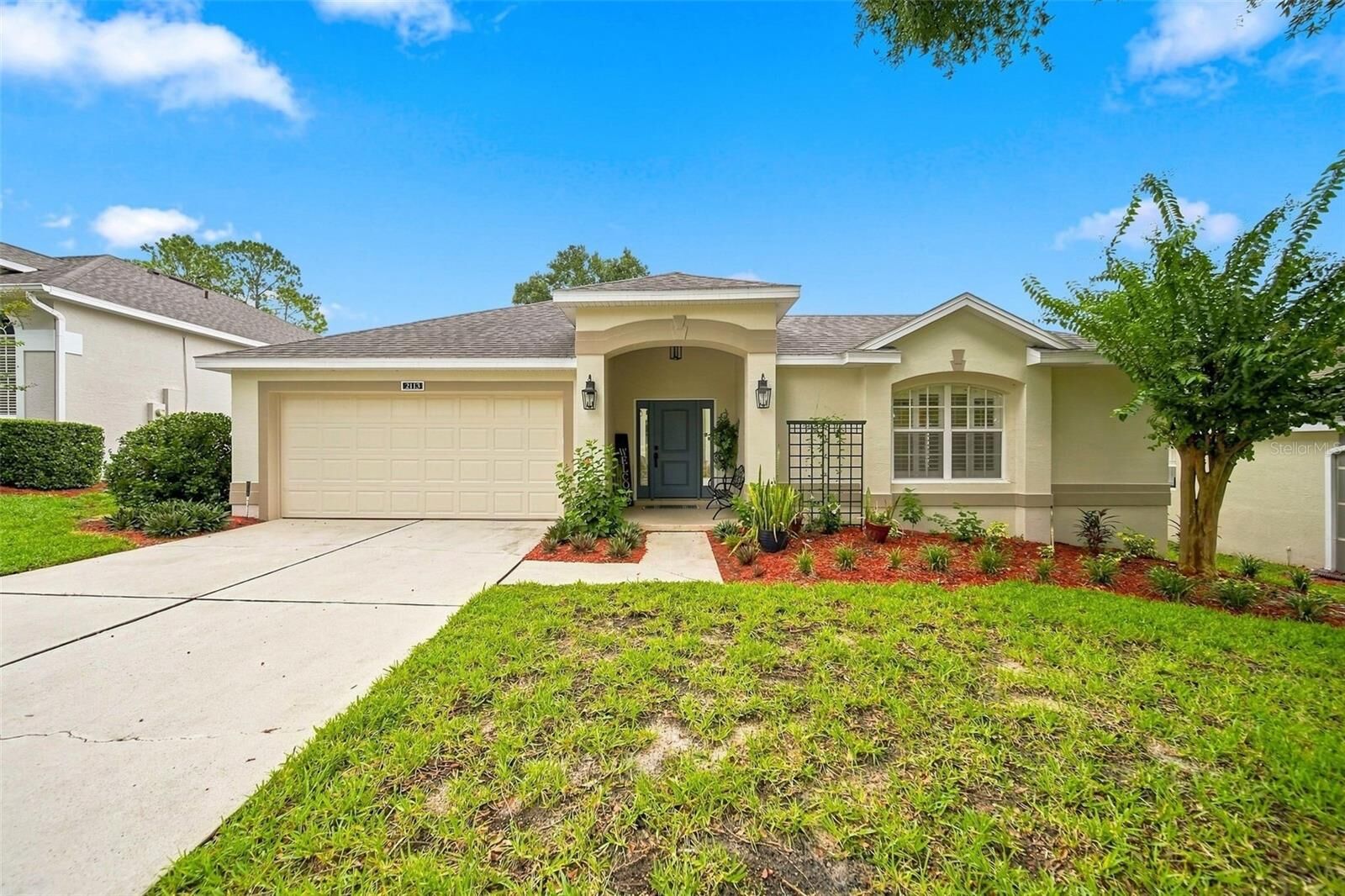 Property Photo:  2113 Stonebridge Way  FL 34711 
