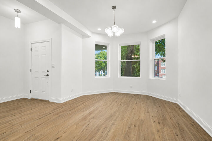 Property Photo:  4751 W Monroe Street 1  IL 60644 