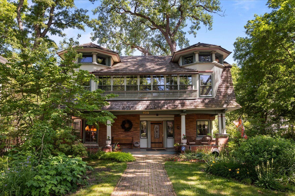 Property Photo:  600 Central Avenue  IL 60091 