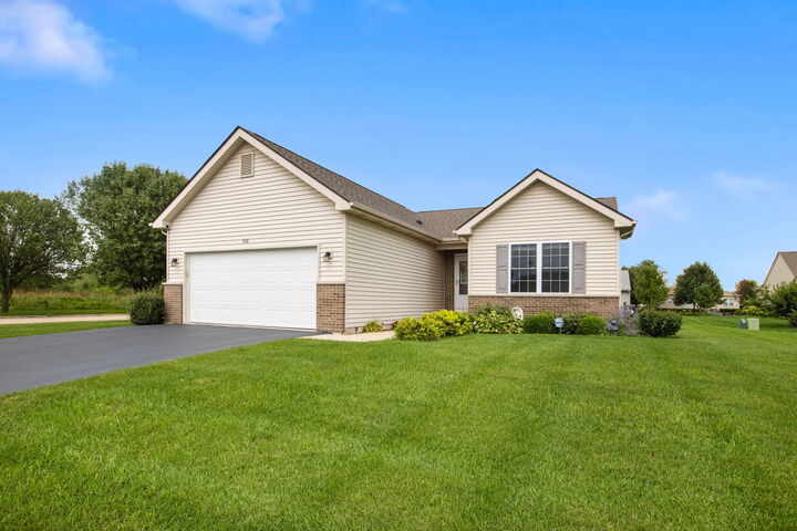 Property Photo:  900 Jefferson Avenue  IL 60050 