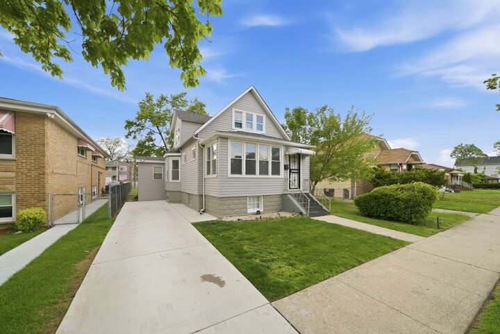 Property Photo: 814 S 11th Avenue IL 60153