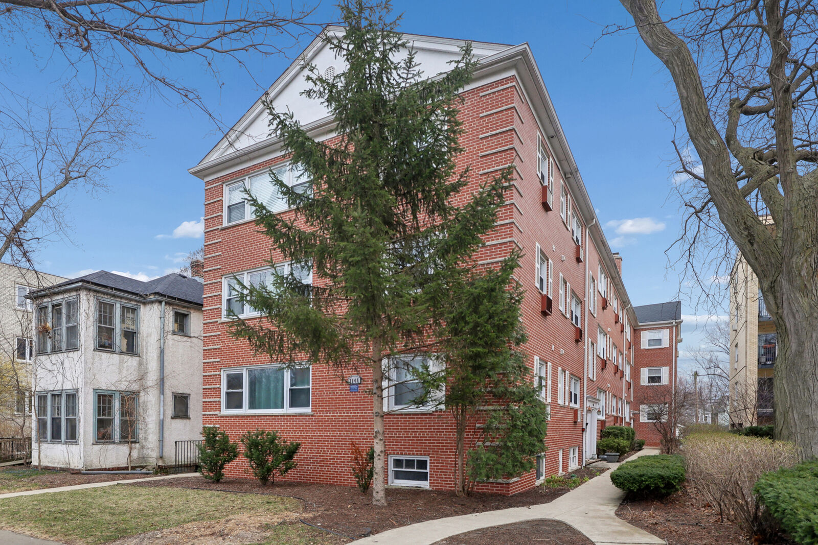 Property Photo:  2147 Ridge Avenue 2D  IL 60201 