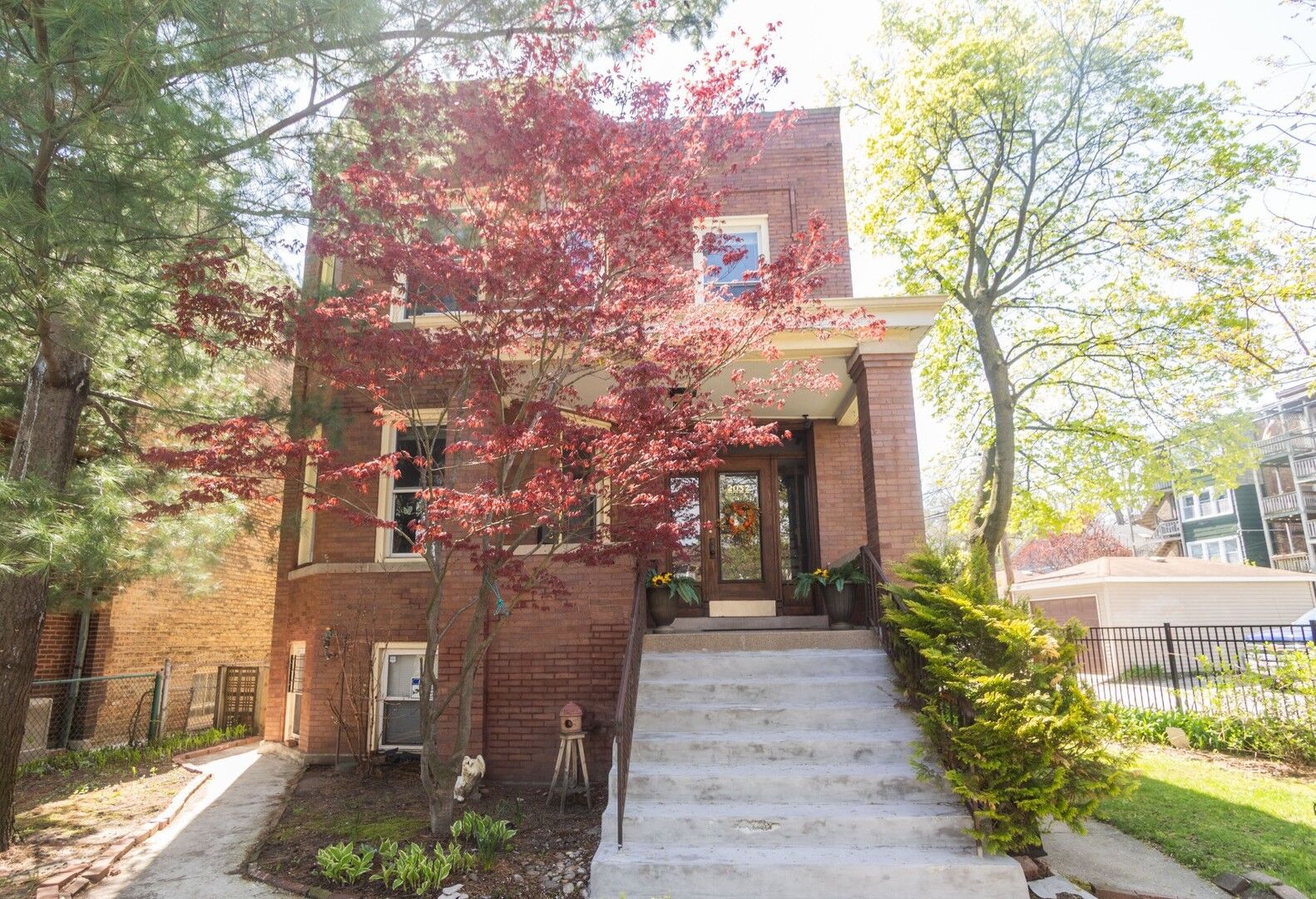 Property Photo:  2037 W Estes Avenue 1  IL 60645 