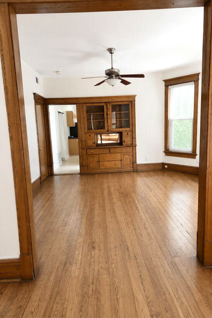 Property Photo:  2423 N Washtenaw Avenue 3  IL 60647 