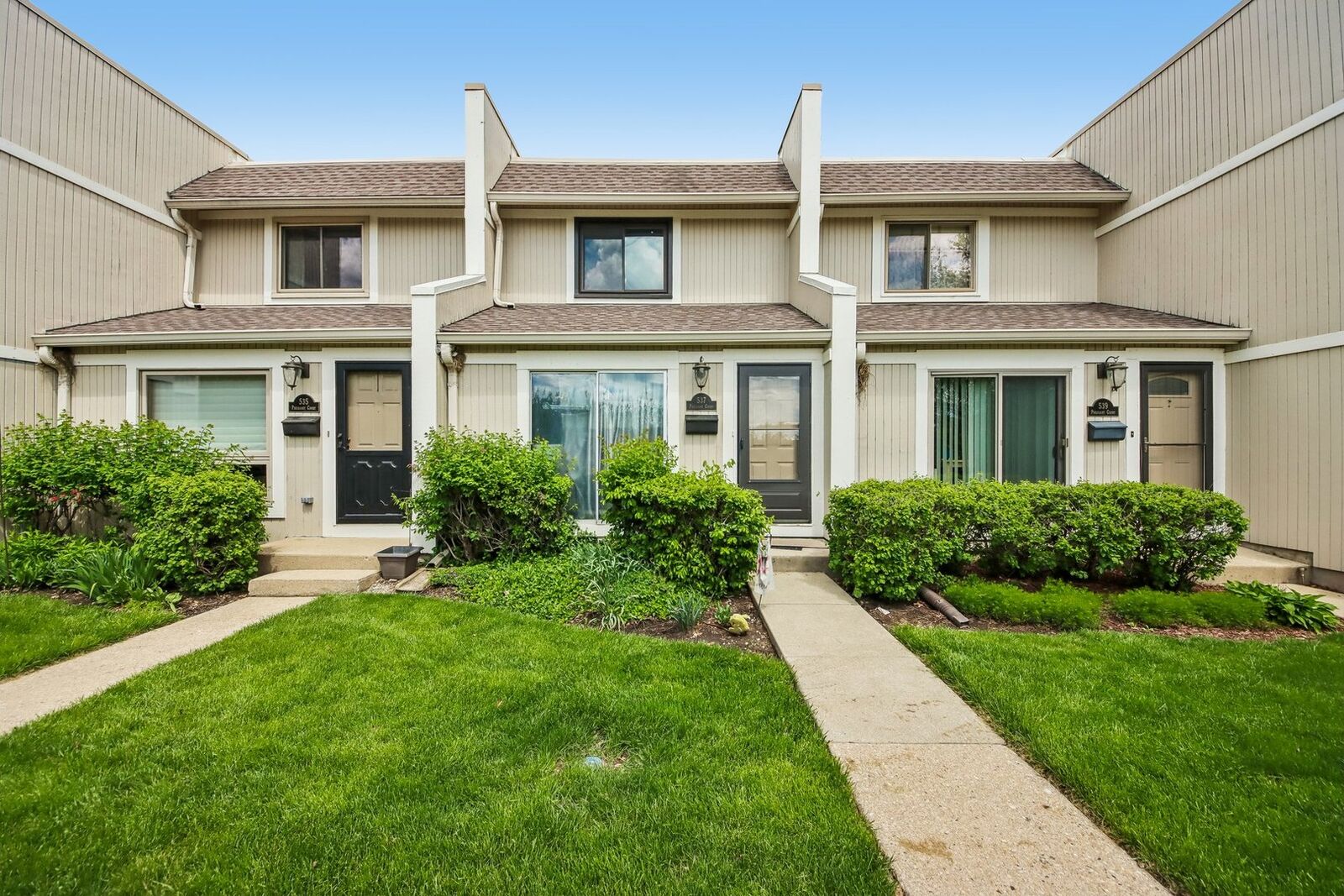 Property Photo:  537 Pheasant Court  IL 60030 