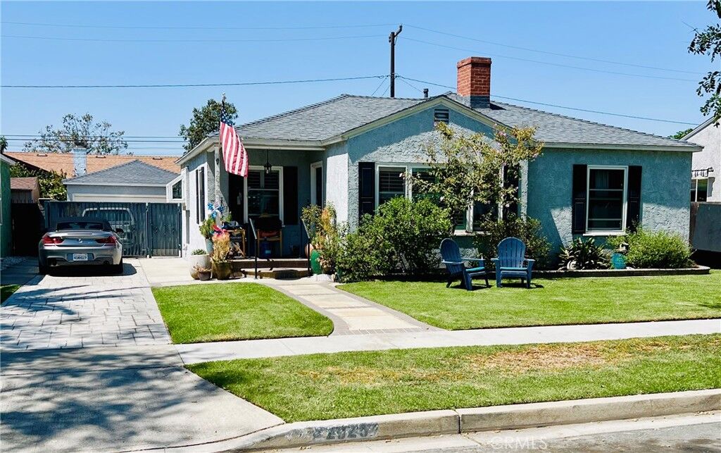 Property Photo:  2925 San Francisco  CA 90806 