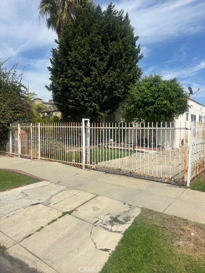 Property Photo:  6534 4th  CA 90043 