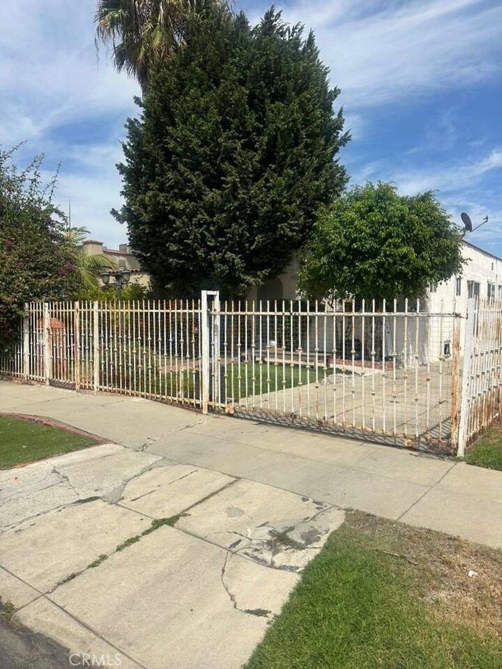 Property Photo:  6534 4th  CA 90043 