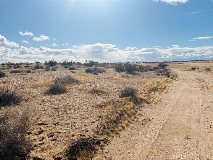 Property Photo:  10 Timlin Way  CA 93505 