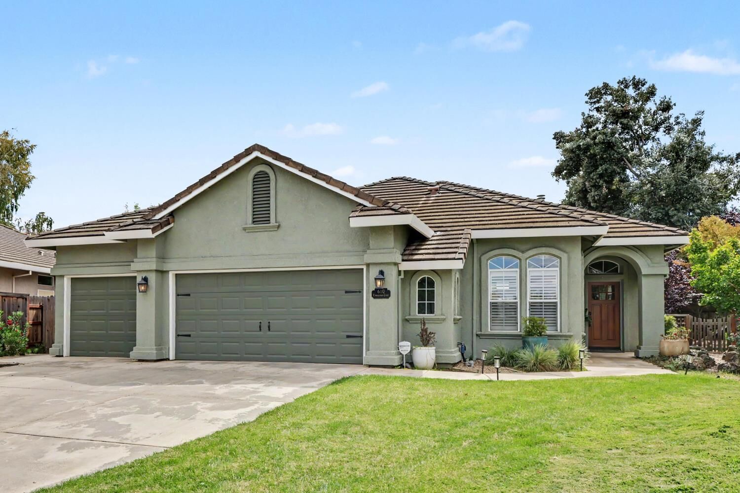 Property Photo:  610 Candlewood Court  CA 95242 