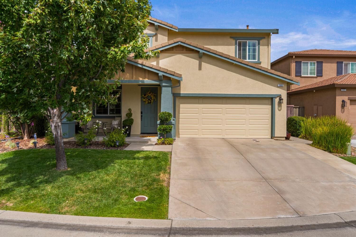 Property Photo: 709 Pekin Court CA 95747