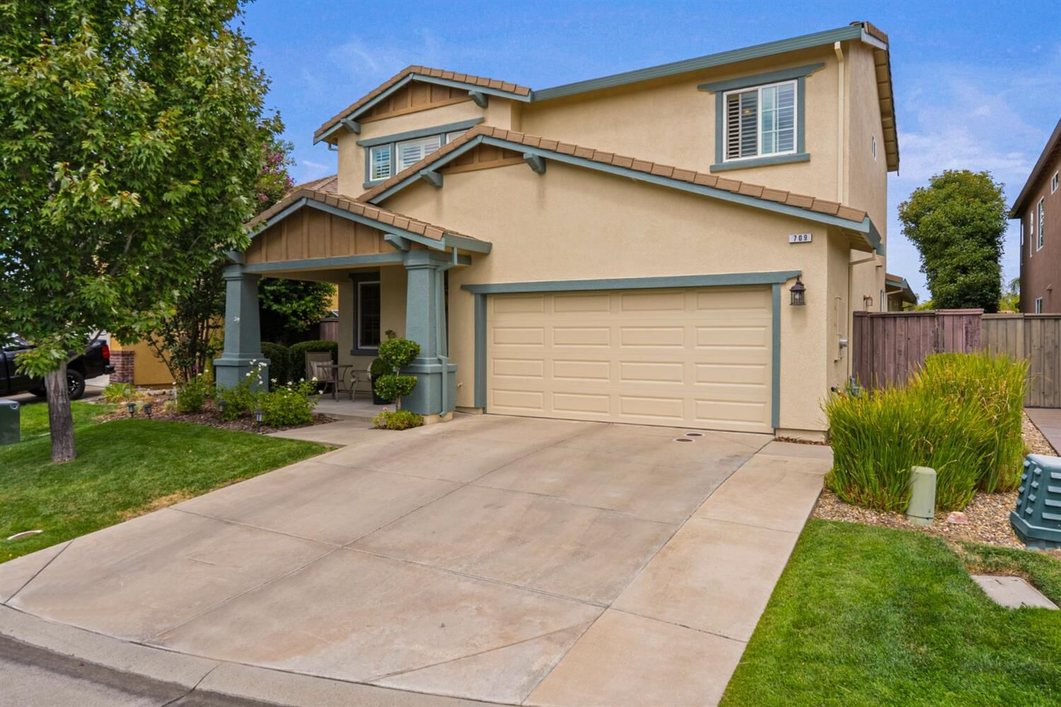 Property Photo:  709 Pekin Court  CA 95747 
