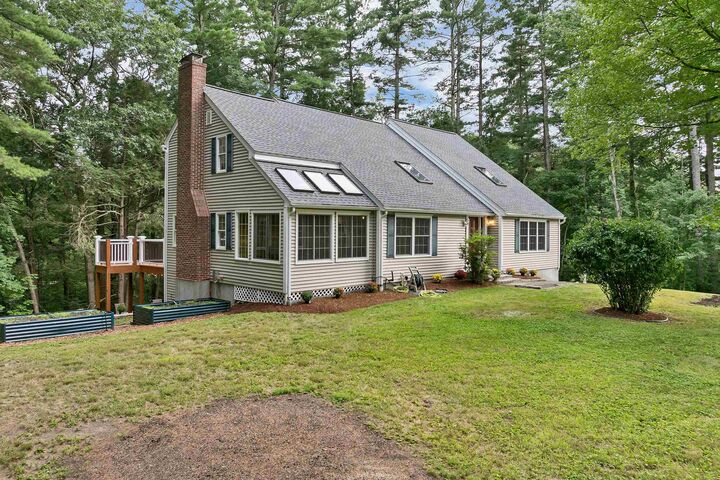 Property Photo:  38 Sharon Road  NH 03087 