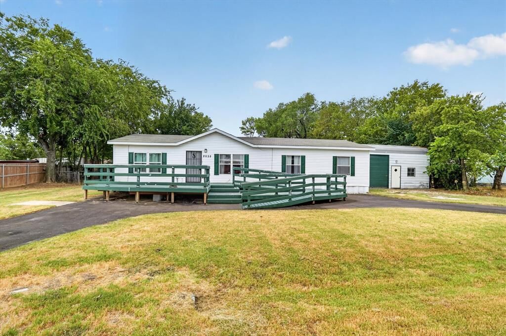 Property Photo: 2032 Dorothy Drive TX 76028
