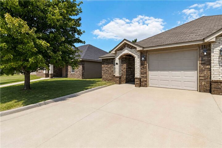 Property Photo:  3302 SW Victoria Place D  AR 72712 