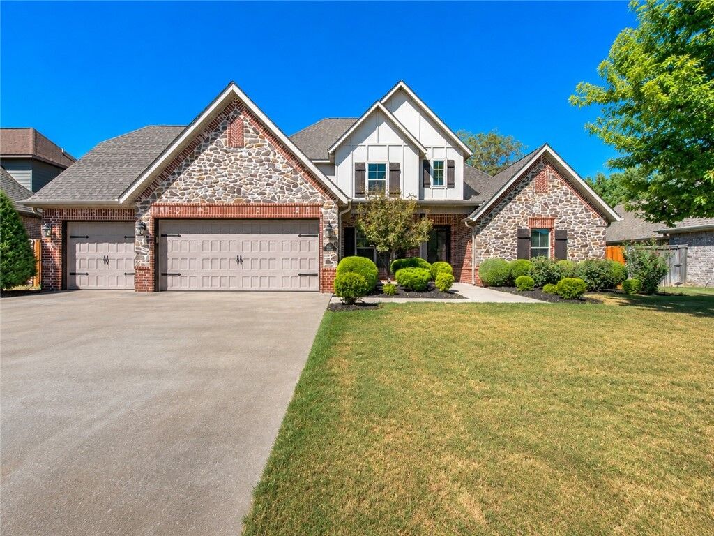 Property Photo:  6206 S 29th Street  AR 72758 