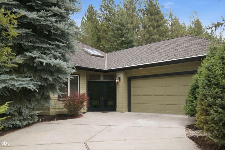 Property Photo:  60750 Breckenridge Street  OR 97702 