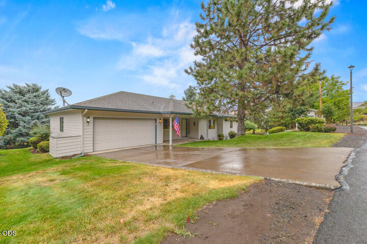 Property Photo:  715 Hanks Street  OR 97601 