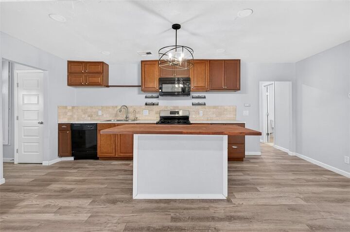 Property Photo: 9821 SE 43rd Street OK 73150
