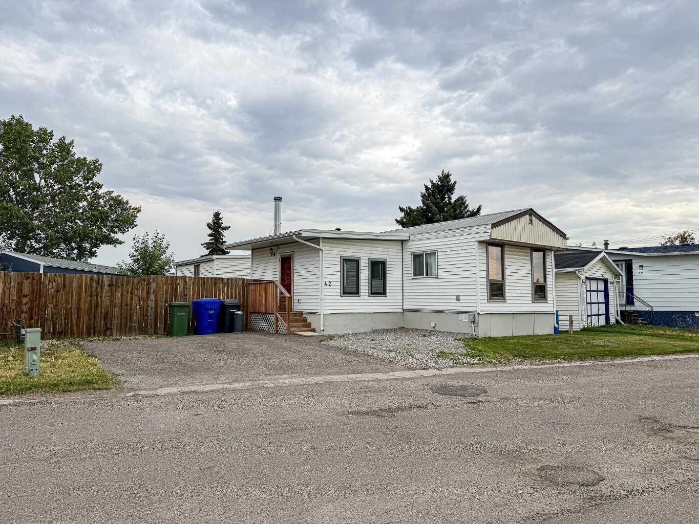Property Photo:  5800 46 Street 42  AB T4H 1G8 
