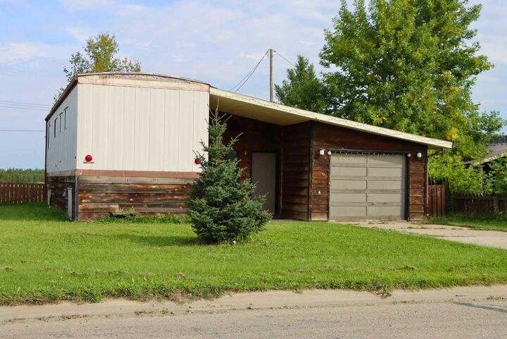 Property Photo:  5219 52 Avenue  AB T0H 3N0 