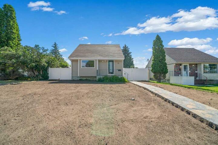 Property Photo:  111 10 Street SW  AB T1A 4R1 
