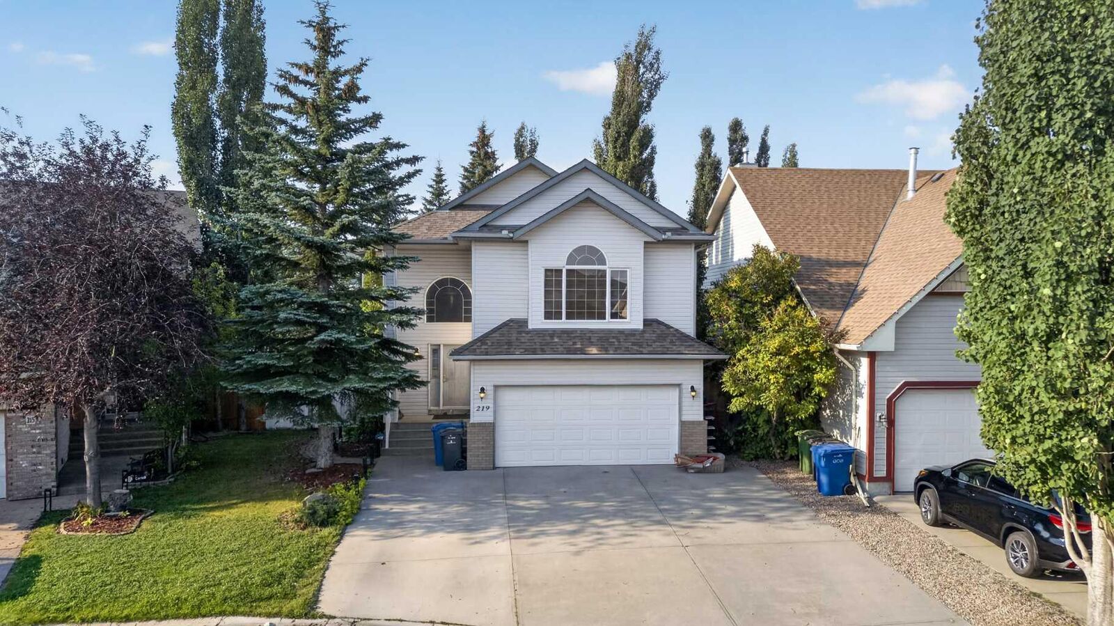 Property Photo:  219 Lakeview Cove  AB T1X 1E8 