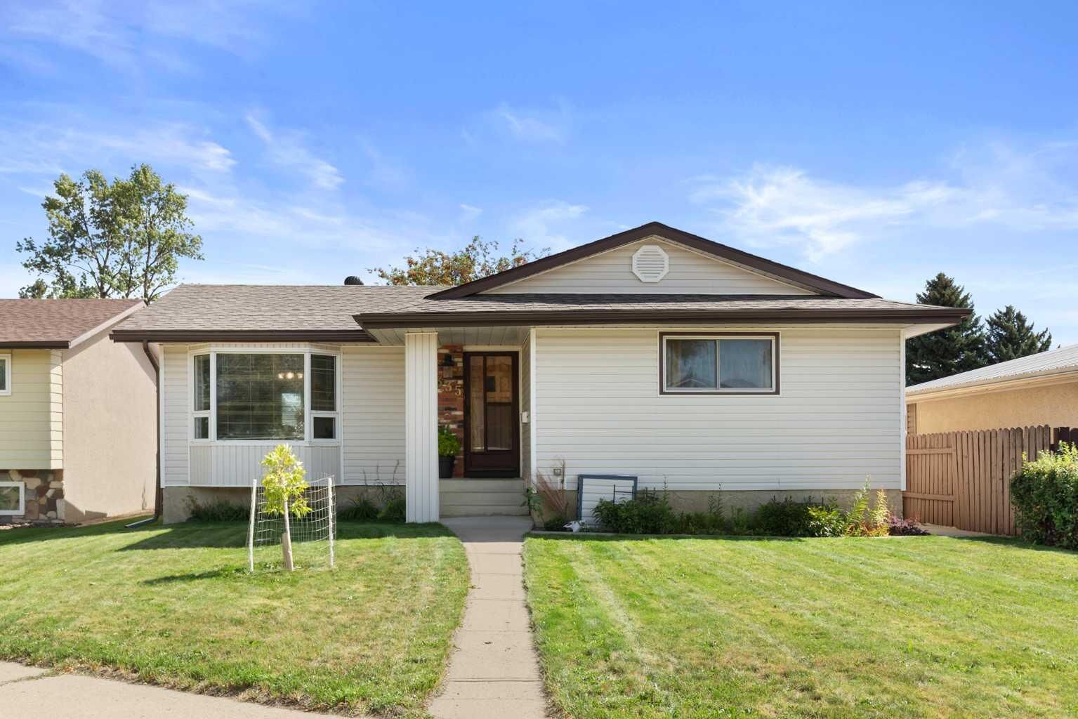 Property Photo:  2335 Porter Place SE  AB T1B 1E4 